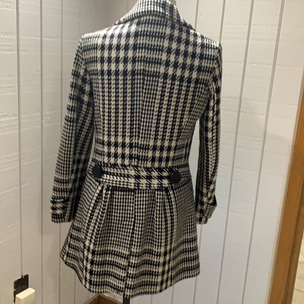 Coat - Picture 4 of 6